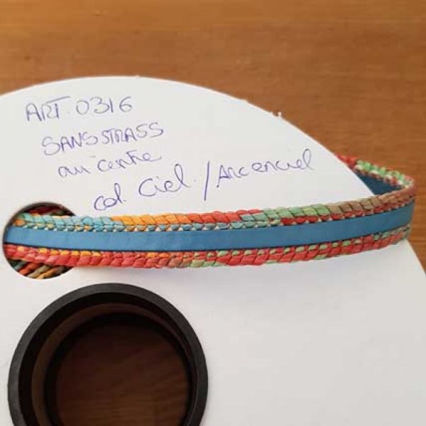 1 M&egrave;tre Cuir Ciel de 15 mm et Raphia