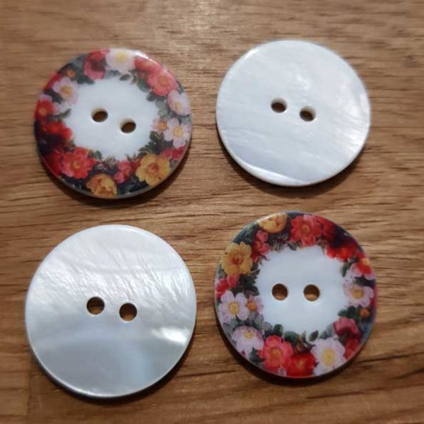 Bouton 2 trous Nacre 23 mm imprim&eacute; N&deg;10