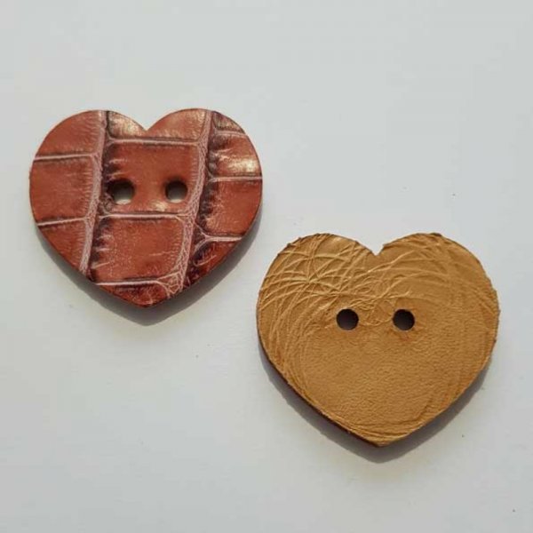 Bouton cuir vintage C&oelig;ur 38 x 44 mm N&deg;04
