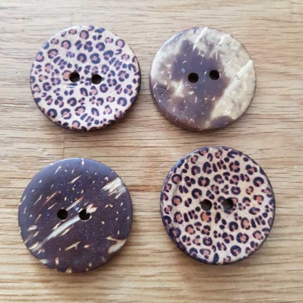 Boutons 30mm &agrave; deux trous ronds en noix de coco N&deg;29