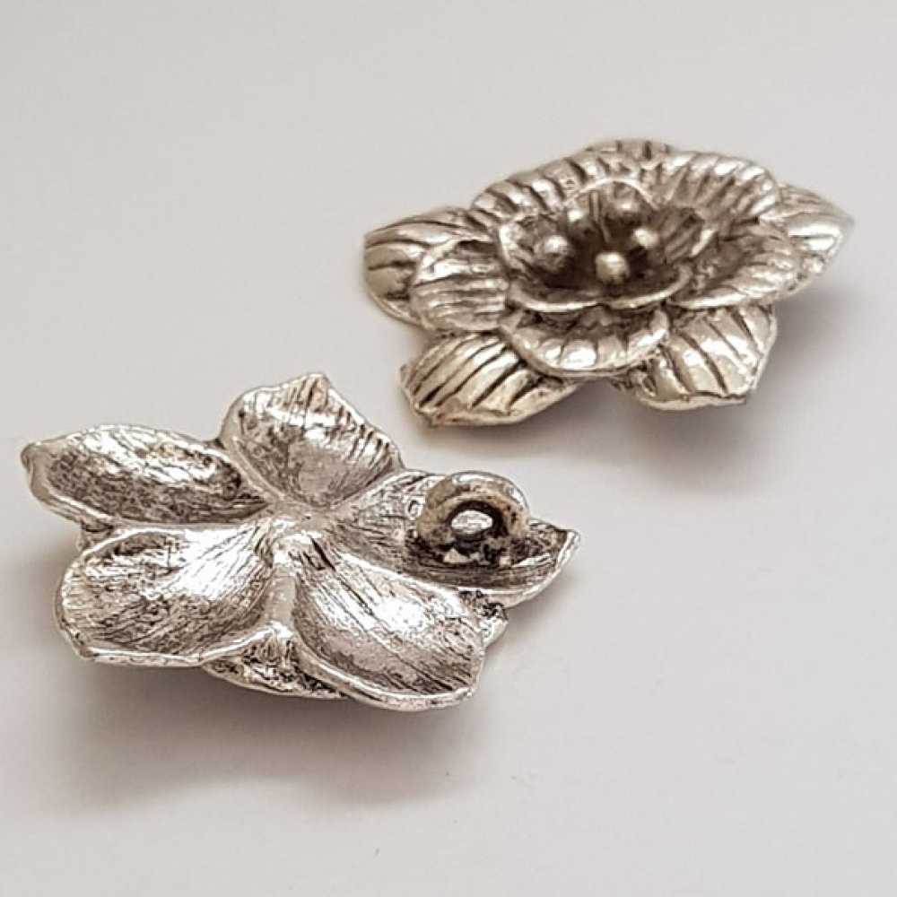 Charm floreale in metallo N°013 Argento