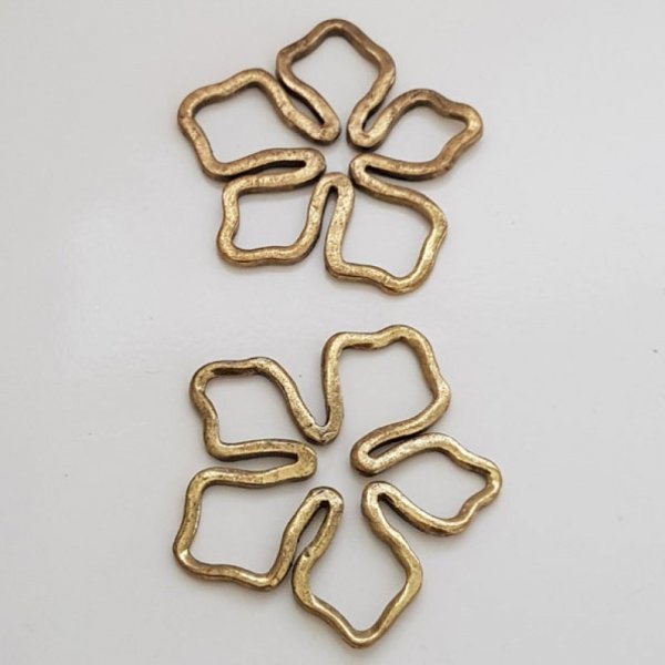 Charm floreale in metallo N&deg;024 Oro vecchio