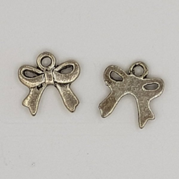 Charm Node N&deg;12 in metallo argentato con nodo a nastro