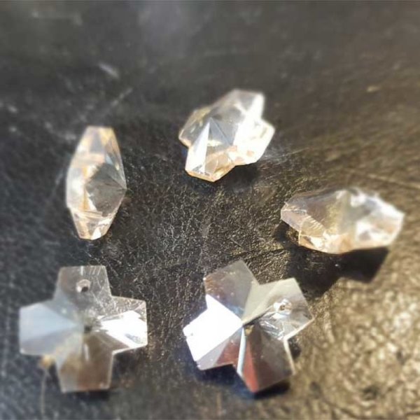 Ciondolo fiore in vetro sfaccettato N&deg;01-01