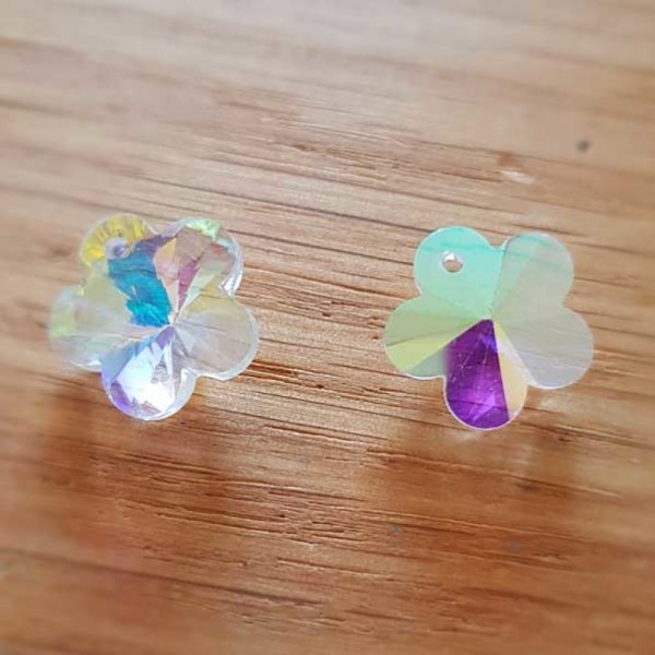 Ciondolo a forma di fiore in vetro sfaccettato N&deg;04-01