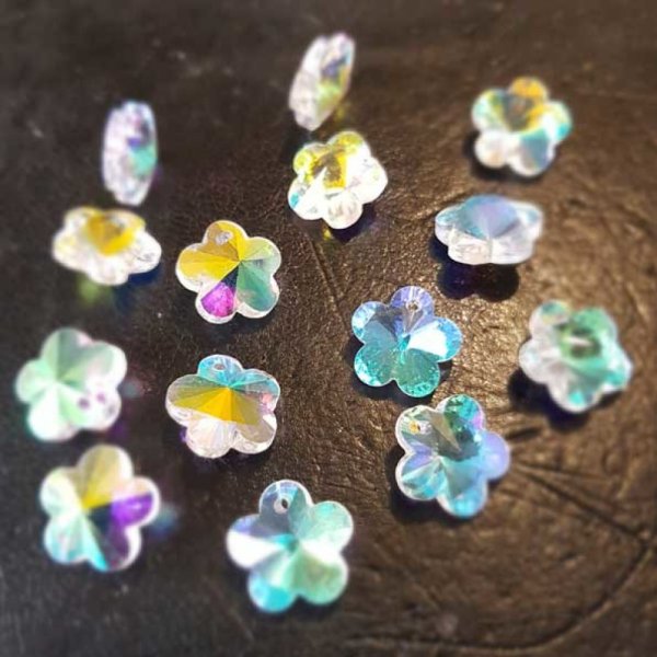 Ciondolo a forma di fiore in vetro sfaccettato N&deg;04-01