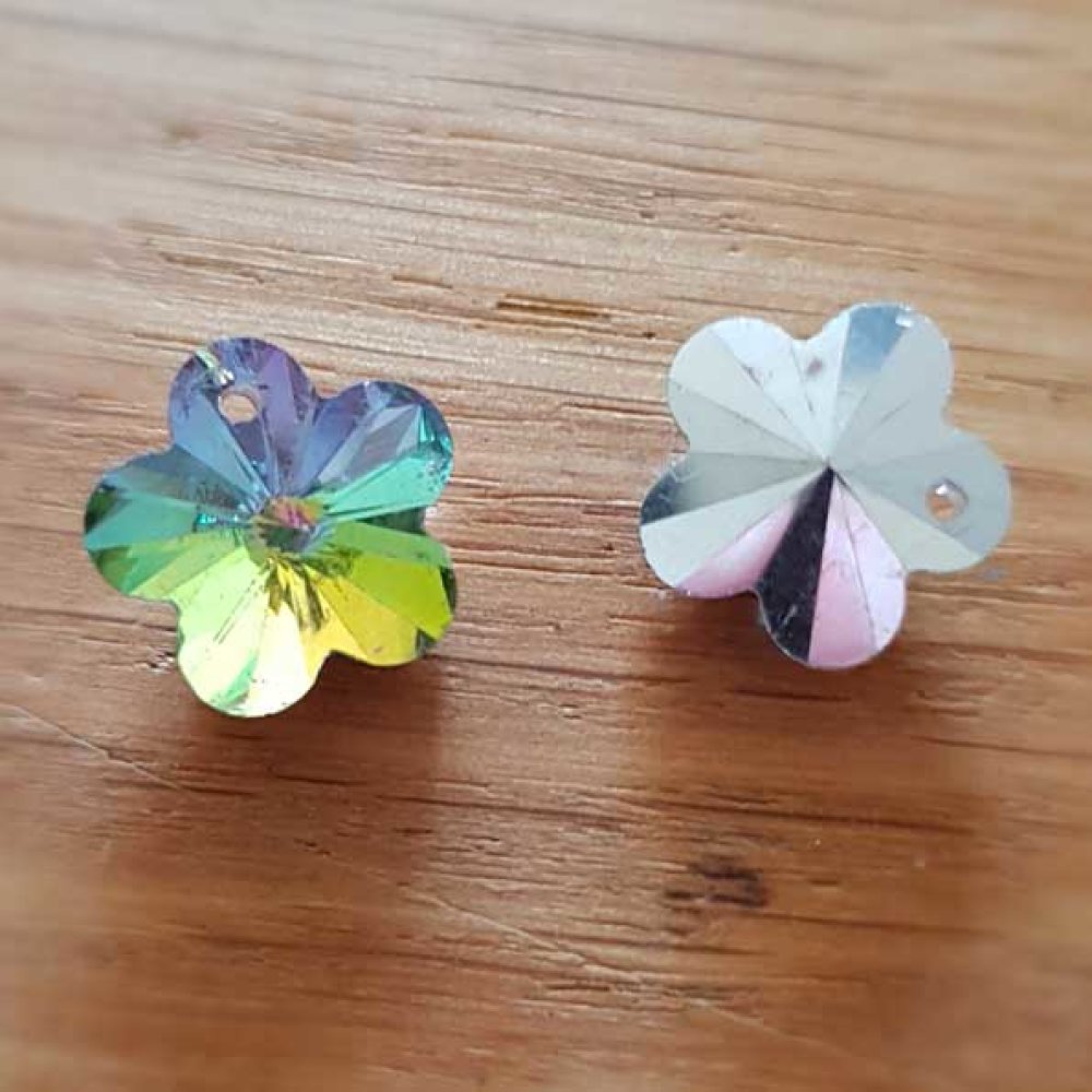 Ciondolo a forma di fiore in vetro sfaccettato N°04-02