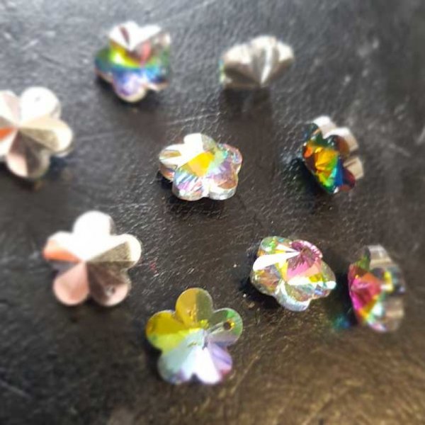 Ciondolo a forma di fiore in vetro sfaccettato N&deg;04-02