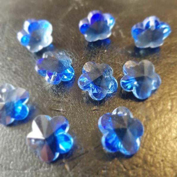 Ciondolo a forma di fiore in vetro sfaccettato N&deg;04-03