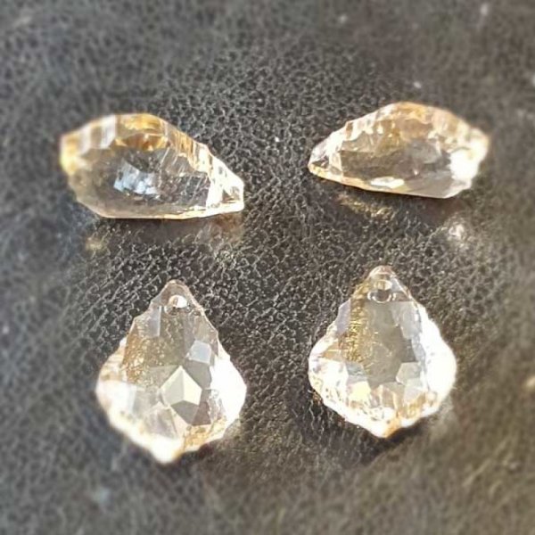 Ciondolo in vetro sfaccettato N&deg;01-01