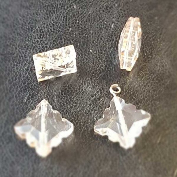 Ciondolo quadrato in vetro sfaccettato N&deg;01-01