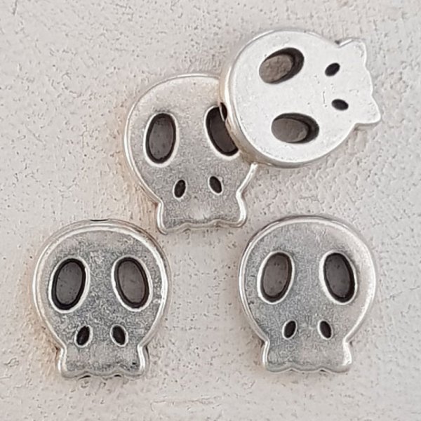 Ciondolo con teschio e ossa incrociate N&deg;11