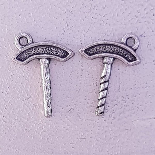 Ciondolo con teschio e ossa incrociate N&deg;16