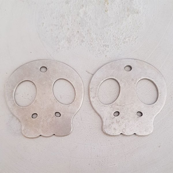 Ciondolo con teschio e ossa incrociate N&deg;21