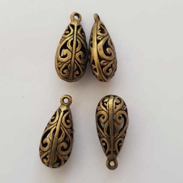 Ciondolo a goccia traforato N&deg;03-01