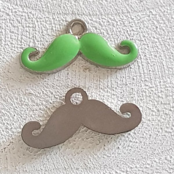 Breloque pendentif Moustache N&deg;21 Vert