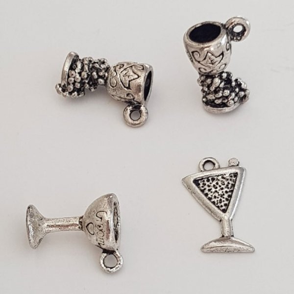 Ciondoli in vetro N&deg;03 Lotto di 4 pezzi.