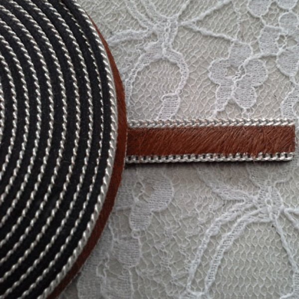 Pelle di vitello piatta marrone 10 mm per 20 cm pelle e catena