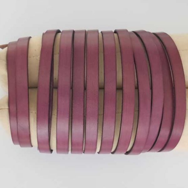 Pelle piatta prugna 10 mm per 20 cm liscia