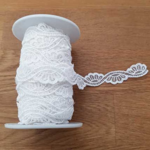 Dentelle Blanc Vague Fleur 16 mm N&deg;01