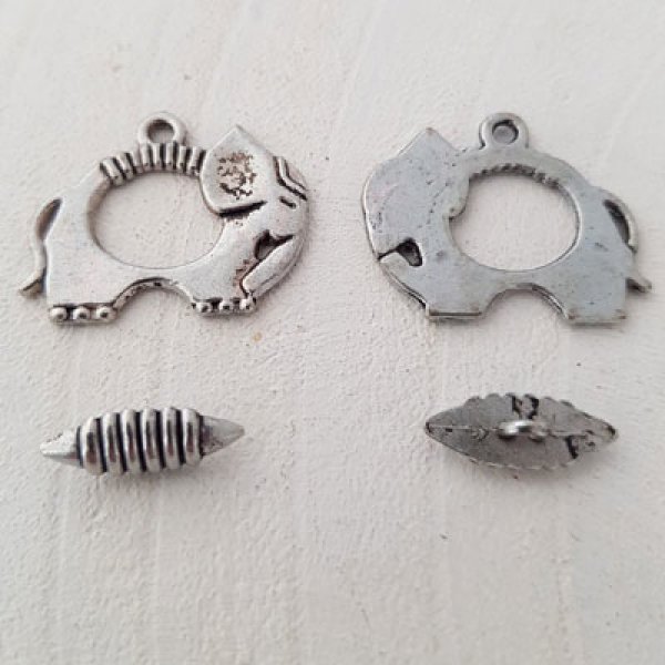 Chiusura a ginocchiera in argento con motivo a elefante N&deg;11