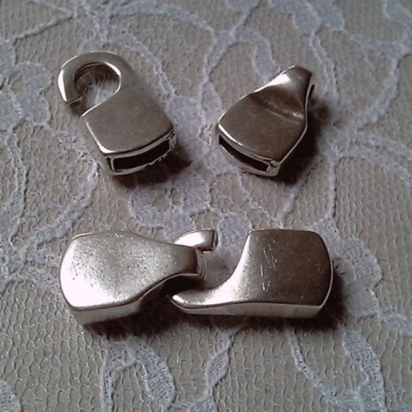 Chiusura a gancio in zama per cuoio 10 mm