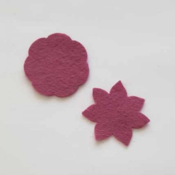 Jolie petite fleur en Feutrine 36 mm N&deg;20-04 x 2 pi&egrave;ces