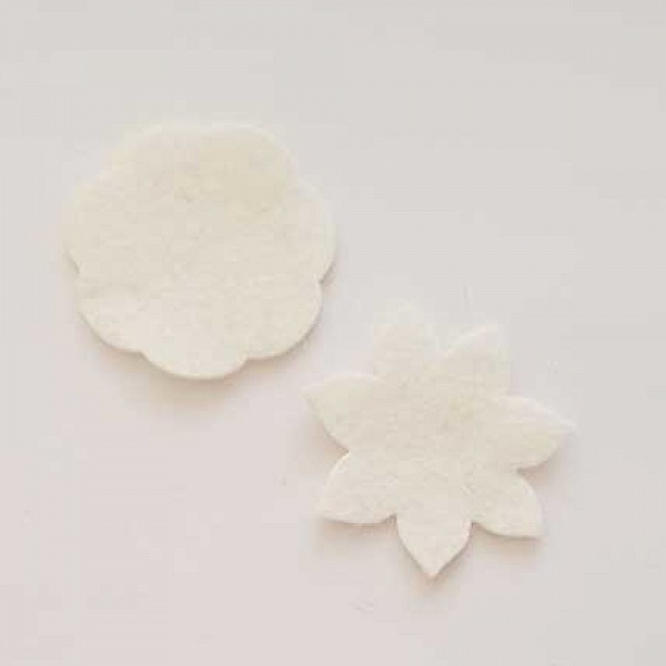 Jolie petite fleur en Feutrine 36 mm N&deg;10-04 x 2 pi&egrave;ces
