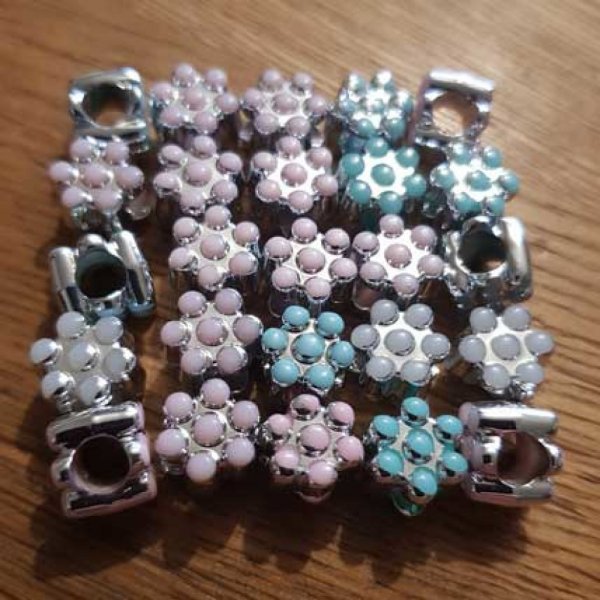 Lot de 25 Perles fleurs N&deg;01