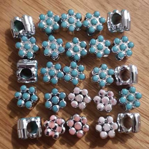 Lot de 25 Perles fleurs N&deg;05