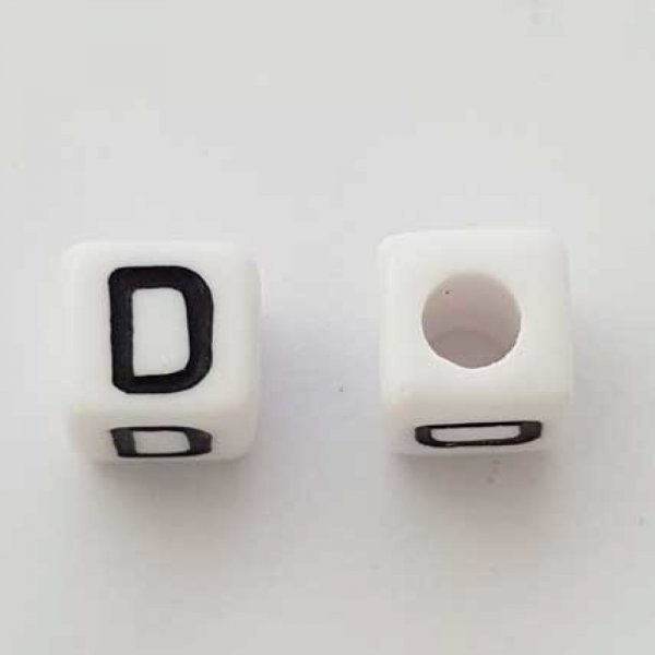 Perle Carr&eacute; Lettre D Blanc Noir 8mm