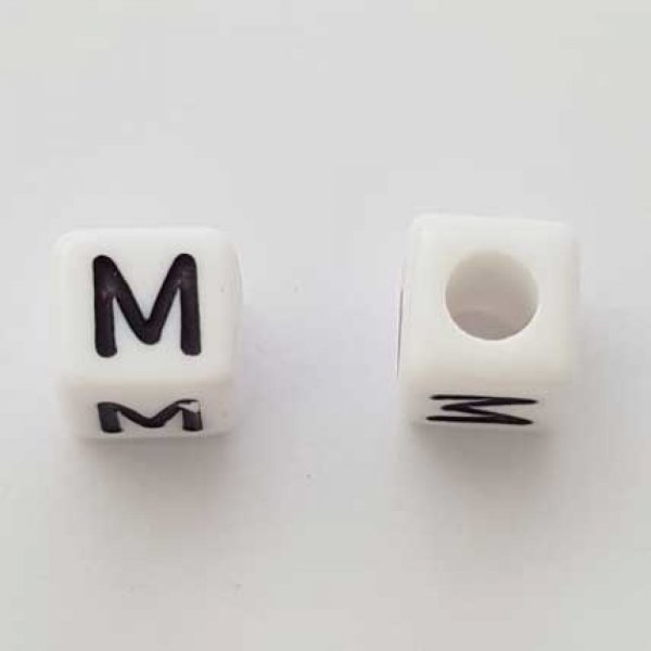 Perle Carr&eacute; Lettre M Blanc Noir 8mm