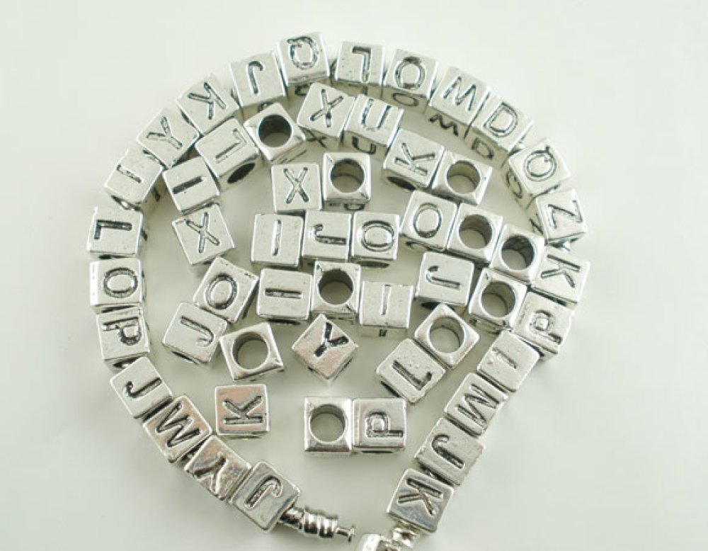 Perle carré charms alphabet N°01 lettre E métal argenté 7x7 mm