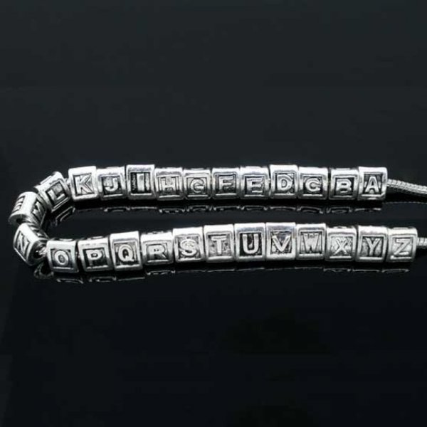 Perle triangle charms alphabet N&deg;02 lettre I m&eacute;tal argent&eacute; 8x9 mm