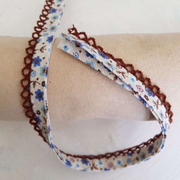 Nastro sbieco multi-fiore e pizzo N&deg;04