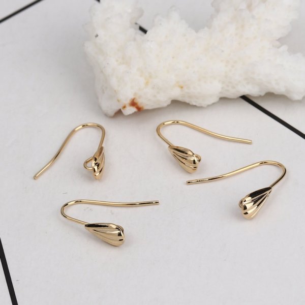 Porta orecchini N&deg;28 Gancio a conchiglia placcato oro