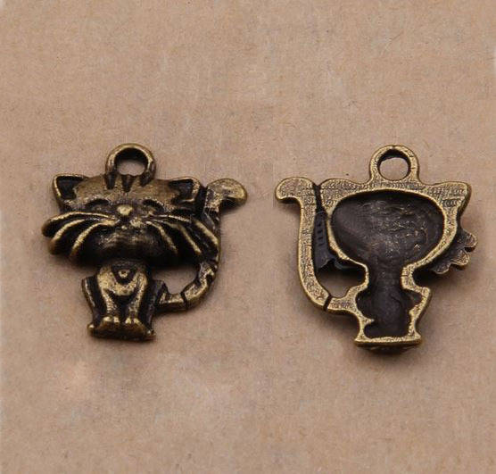 set di 5 ciondoli a forma di gatto in metallo bronzato-No. 01 Cat Pendant 