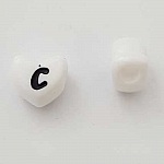 Perle Cœur Lettre C Blanc Noir 11mm