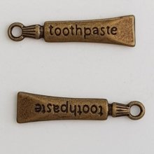 Charm tubo dentifricio bronzo