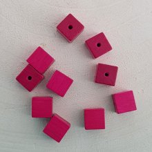 10 Perline di legno Cubo / Quadrato 10 mm Fushia