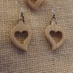 orecchini cuore frassino cerato, matrimonio in legno, San Valentino, fatti a mano