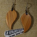 boucles d'oreilles feuille ronde en bois d'If  bijoux éthique en bois, bijou nature ciré, fait main