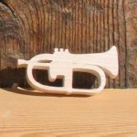 Miniatura di tromba in legno massiccio, fatta a mano