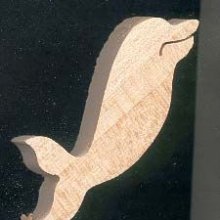 Miniatura di delfino 4,6x 5 cm in legno, fatta a mano