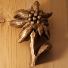 Stella alpina intagliata e cerata a mano in noce, legno di tiglio, scultura, decorazione d'interni