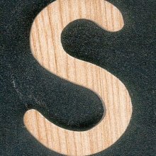 Lettera S in legno massiccio di frassino da verniciare e incollare