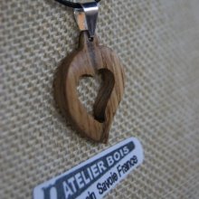 ciondolo cuore in quercia, matrimonio in legno, San Valentino, gioielli in legno e natura, fatti a mano