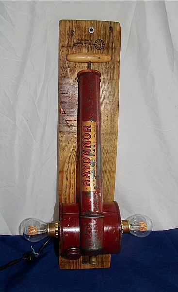 Applique ancien pulv&eacute;risateur &agrave; cire liquide 