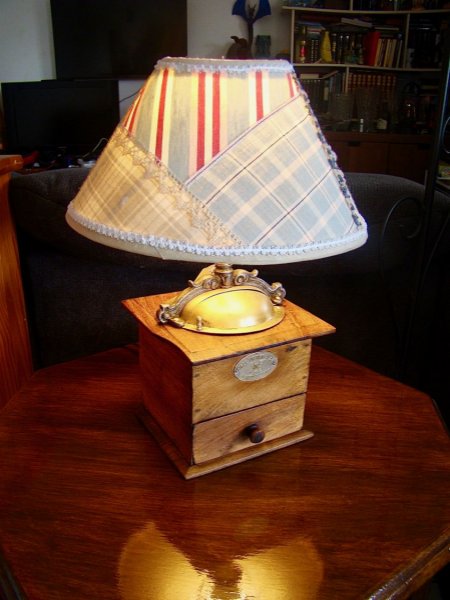 Lampada macinacaff&egrave; in stile country