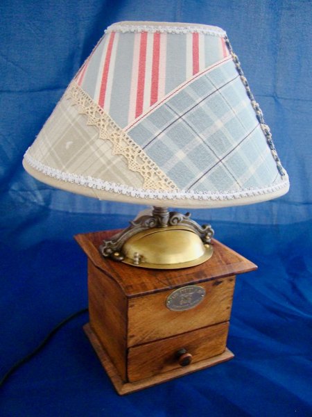 Lampada macinacaff&egrave; in stile country